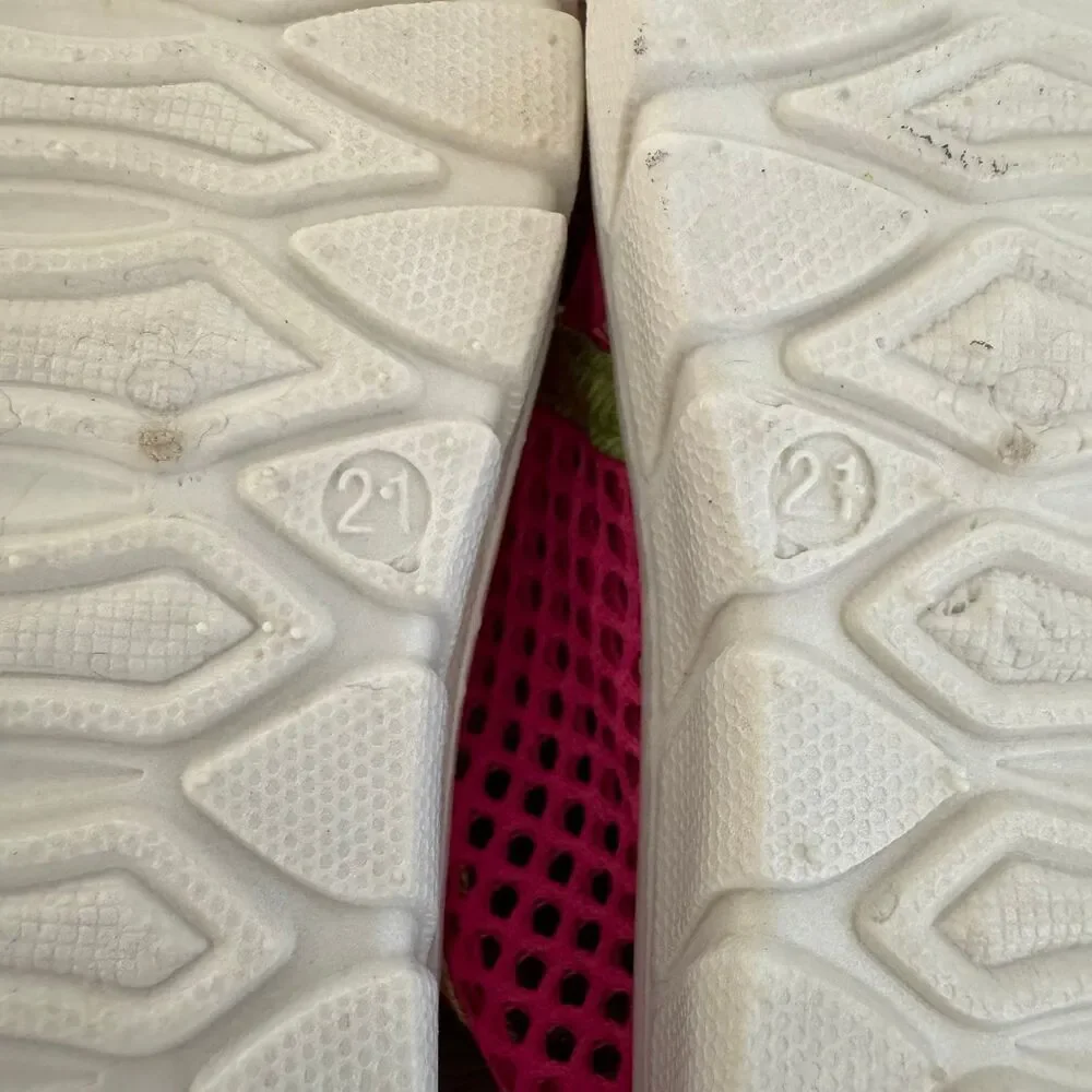 Babeimao Pink Mesh Water shoes Baby girls size 21 / 5.5